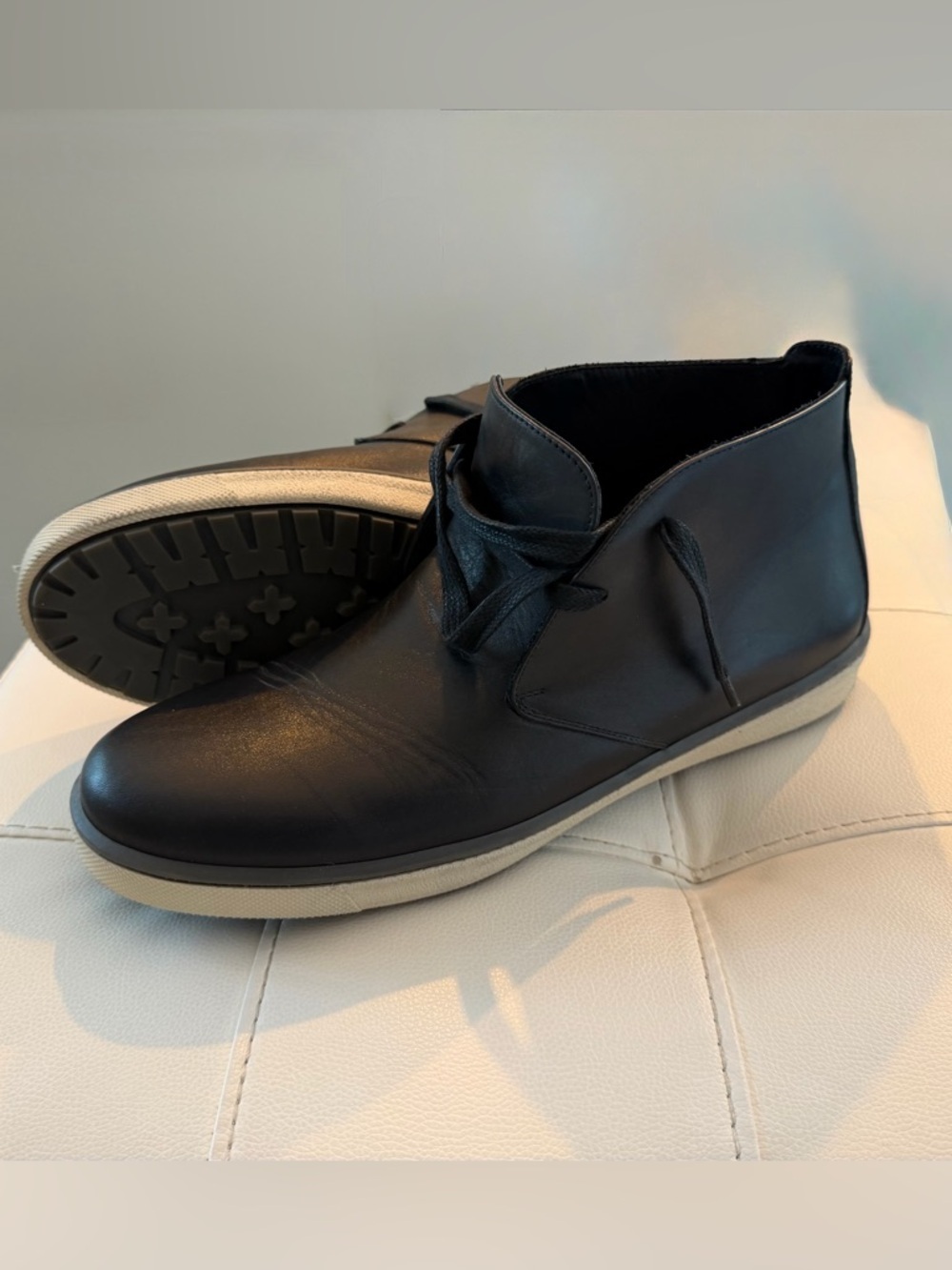 Vince Men’s Black Leather Chukka Boots Made in Italy Size 10